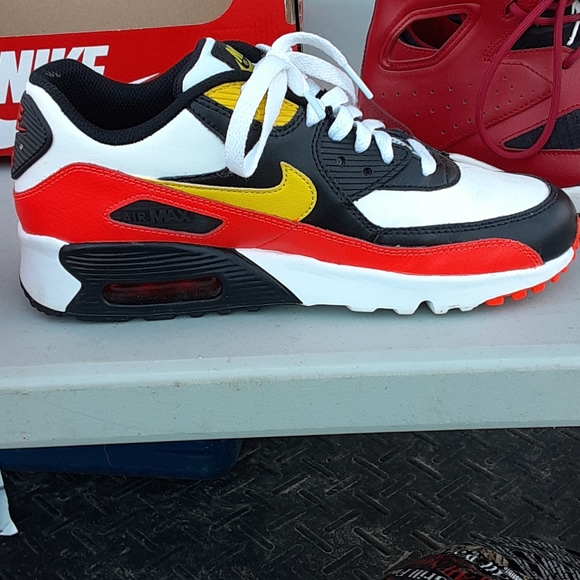 Shoes - Picture 5 of 7